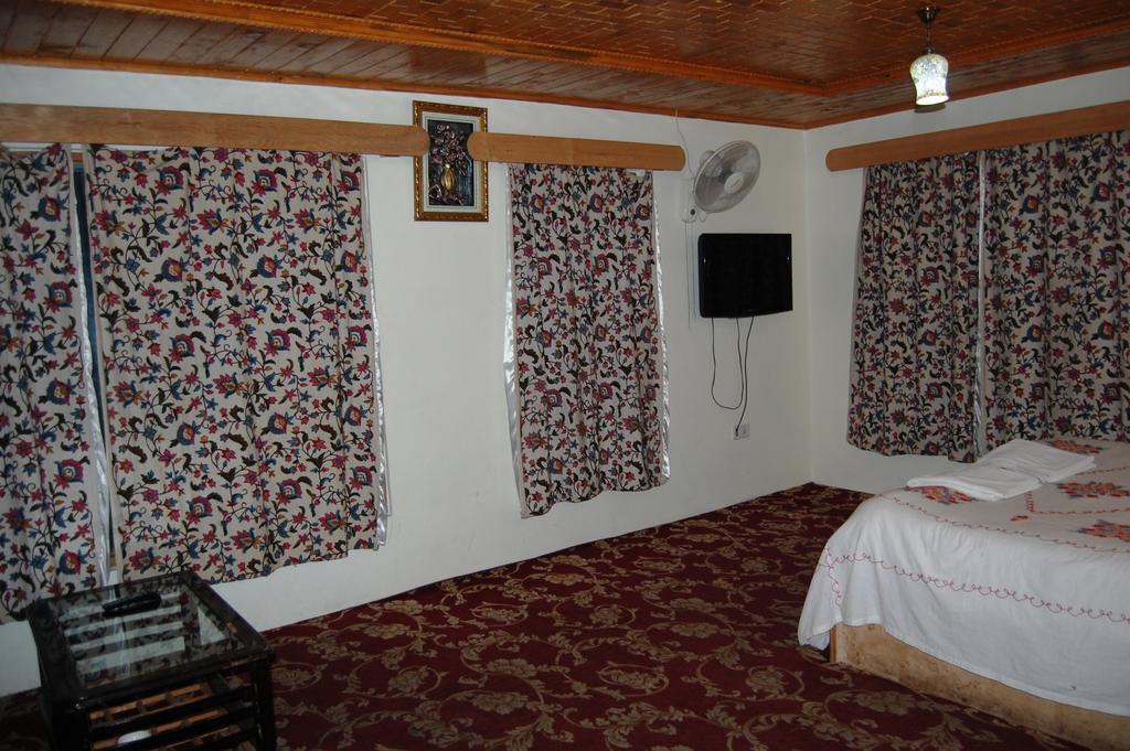 Hotel Paradise Inn Pahalgam Room photo