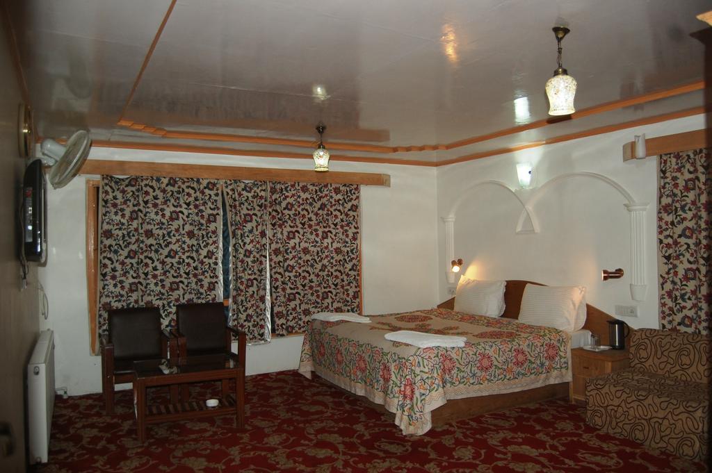 Hotel Paradise Inn Pahalgam Exterior photo