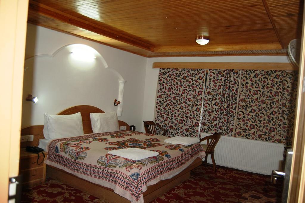 Hotel Paradise Inn Pahalgam Exterior photo
