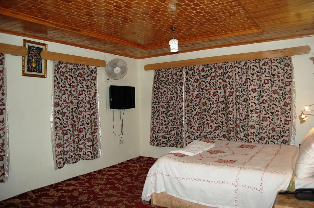 Hotel Paradise Inn Pahalgam Exterior photo