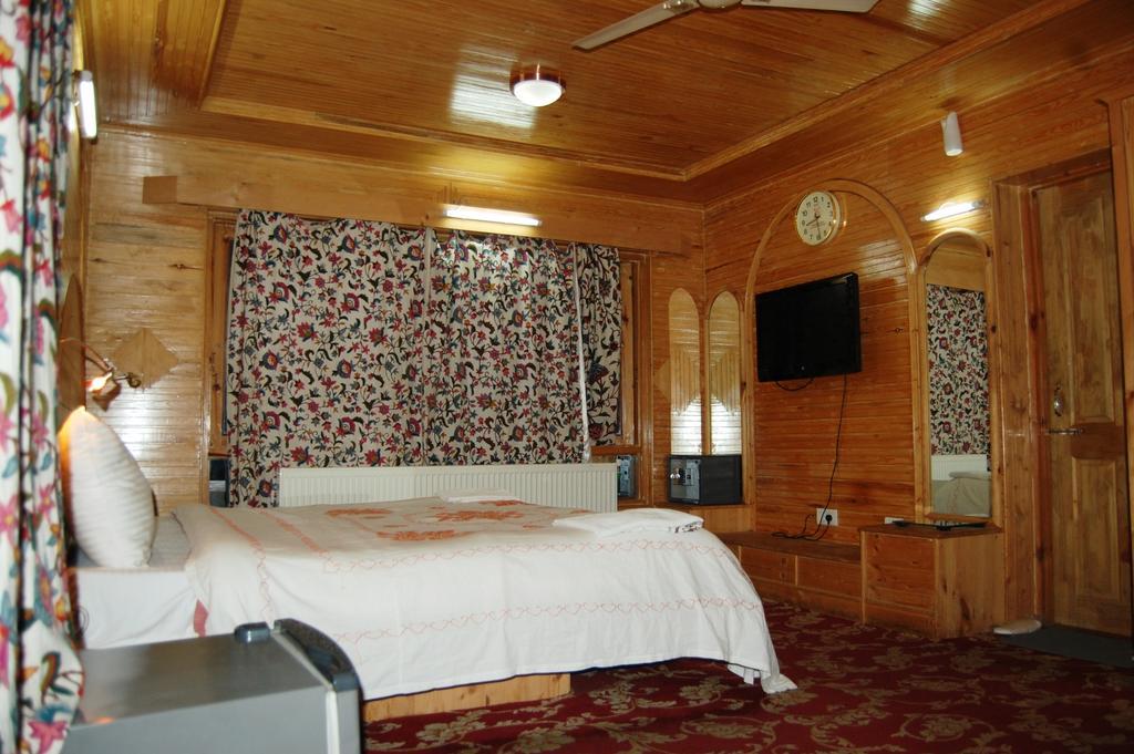 Hotel Paradise Inn Pahalgam Exterior photo