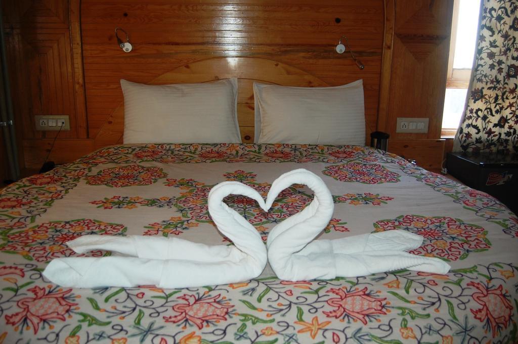 Hotel Paradise Inn Pahalgam Exterior photo