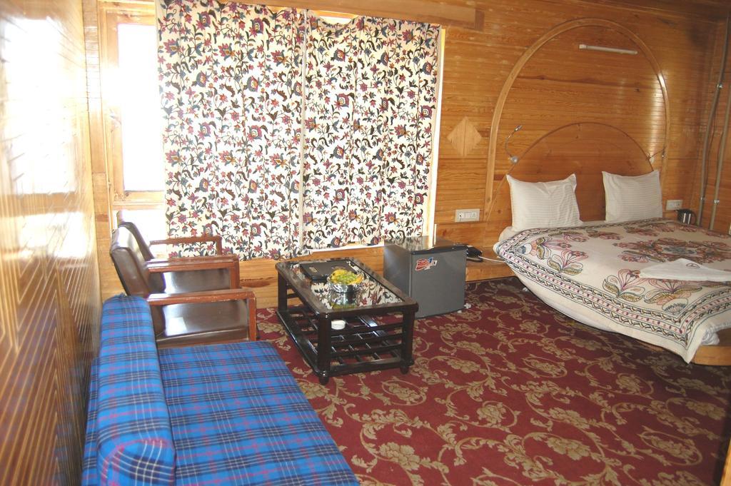 Hotel Paradise Inn Pahalgam Exterior photo