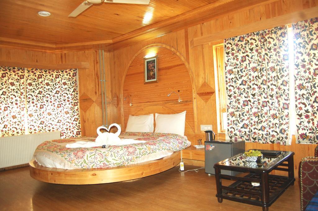 Hotel Paradise Inn Pahalgam Exterior photo