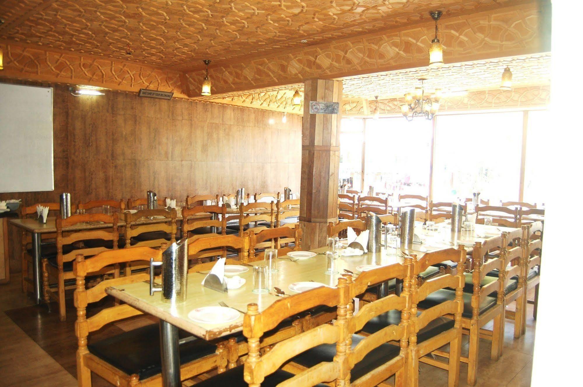 Hotel Paradise Inn Pahalgam Exterior photo