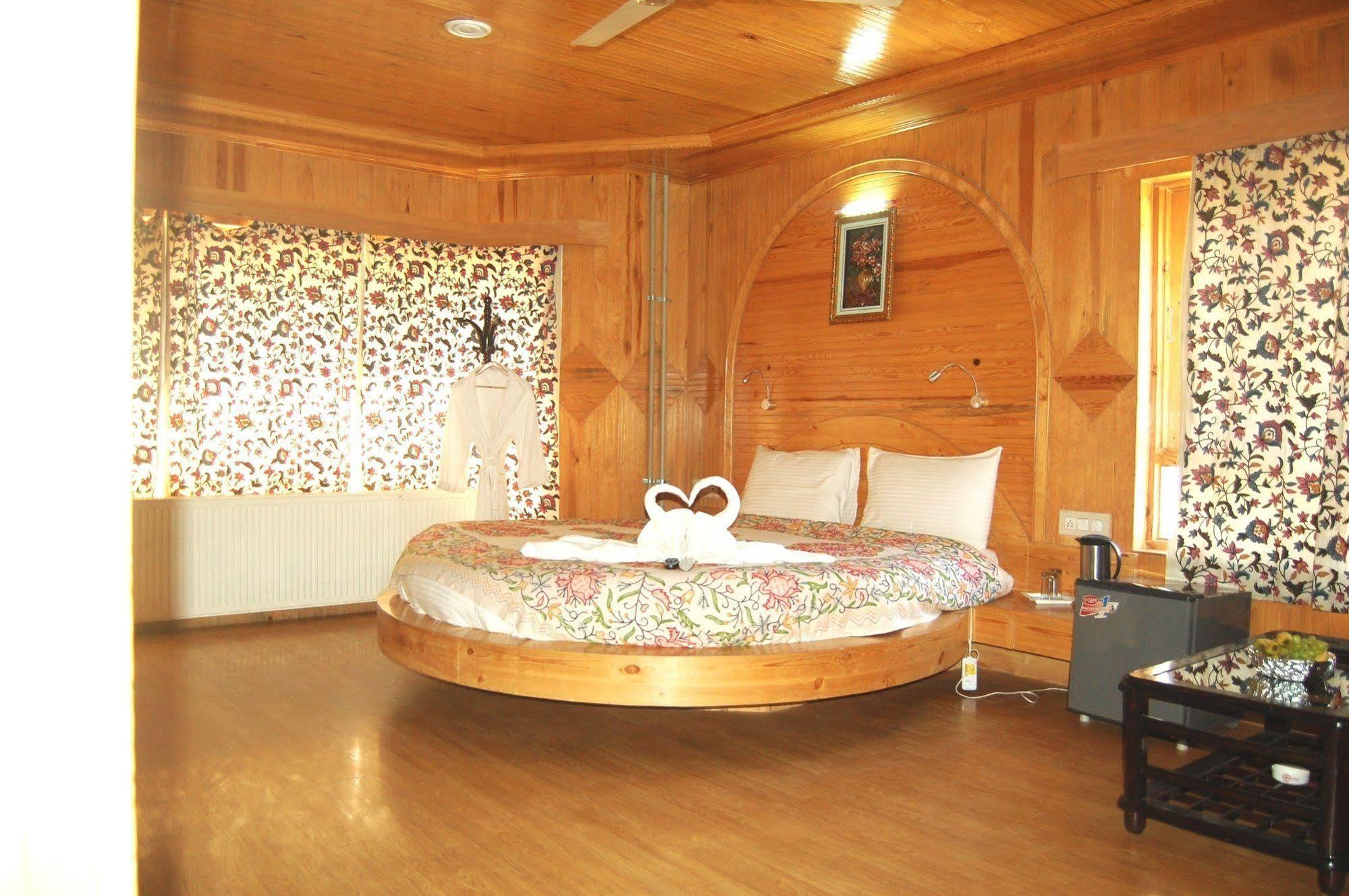 Hotel Paradise Inn Pahalgam Exterior photo