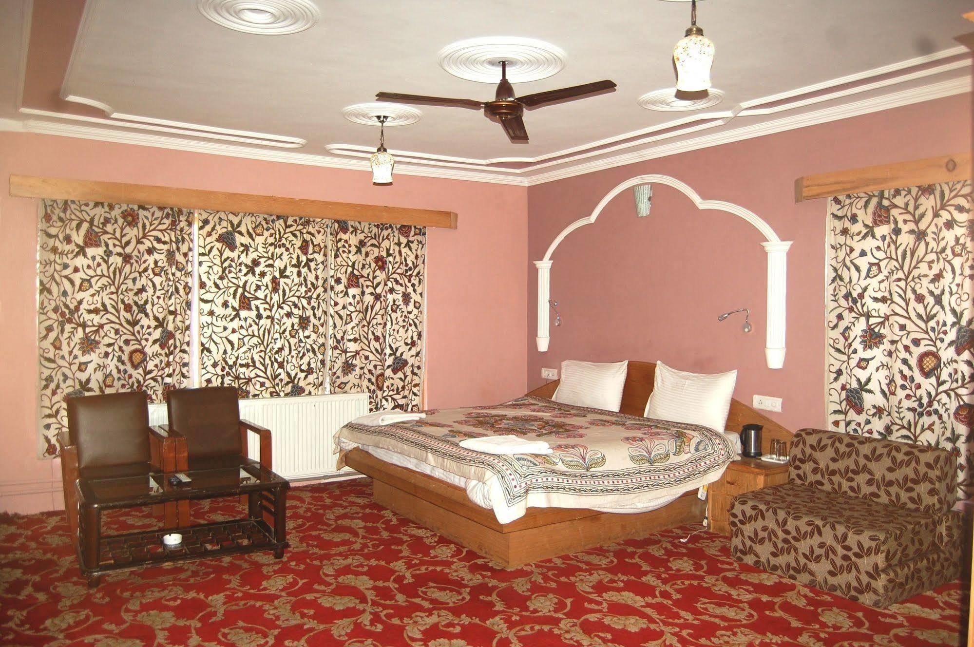 Hotel Paradise Inn Pahalgam Exterior photo