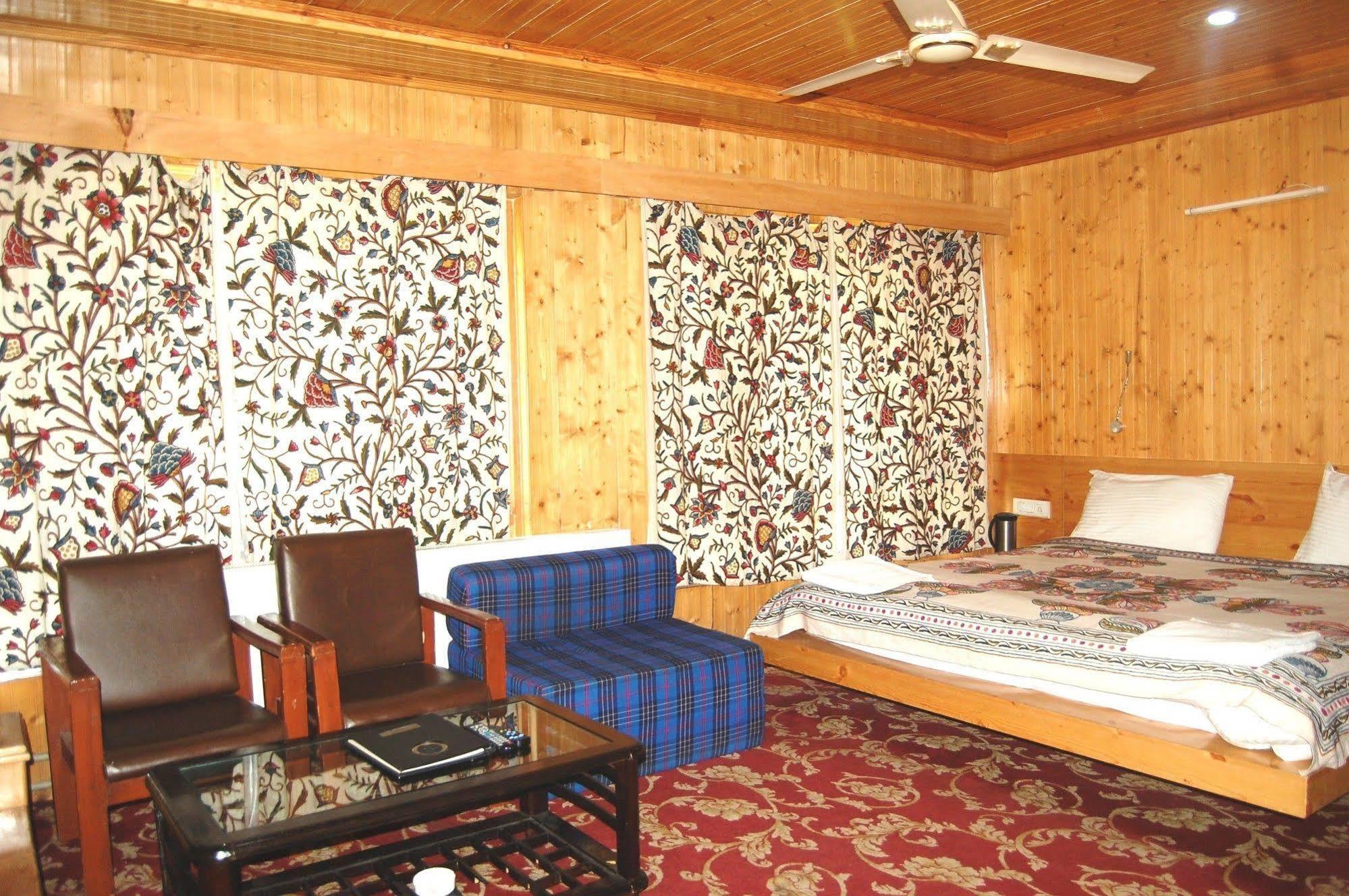 Hotel Paradise Inn Pahalgam Exterior photo