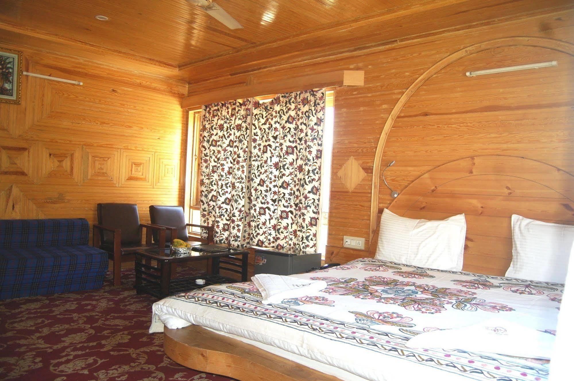 Hotel Paradise Inn Pahalgam Exterior photo