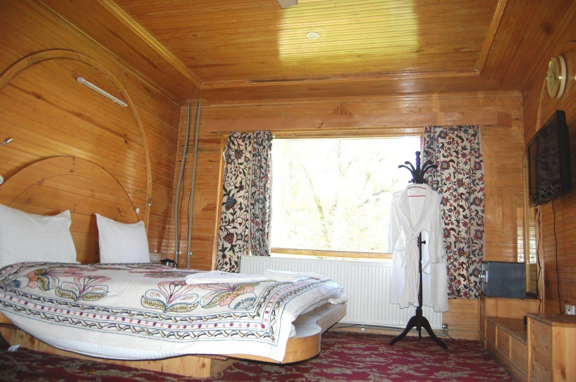 Hotel Paradise Inn Pahalgam Exterior photo
