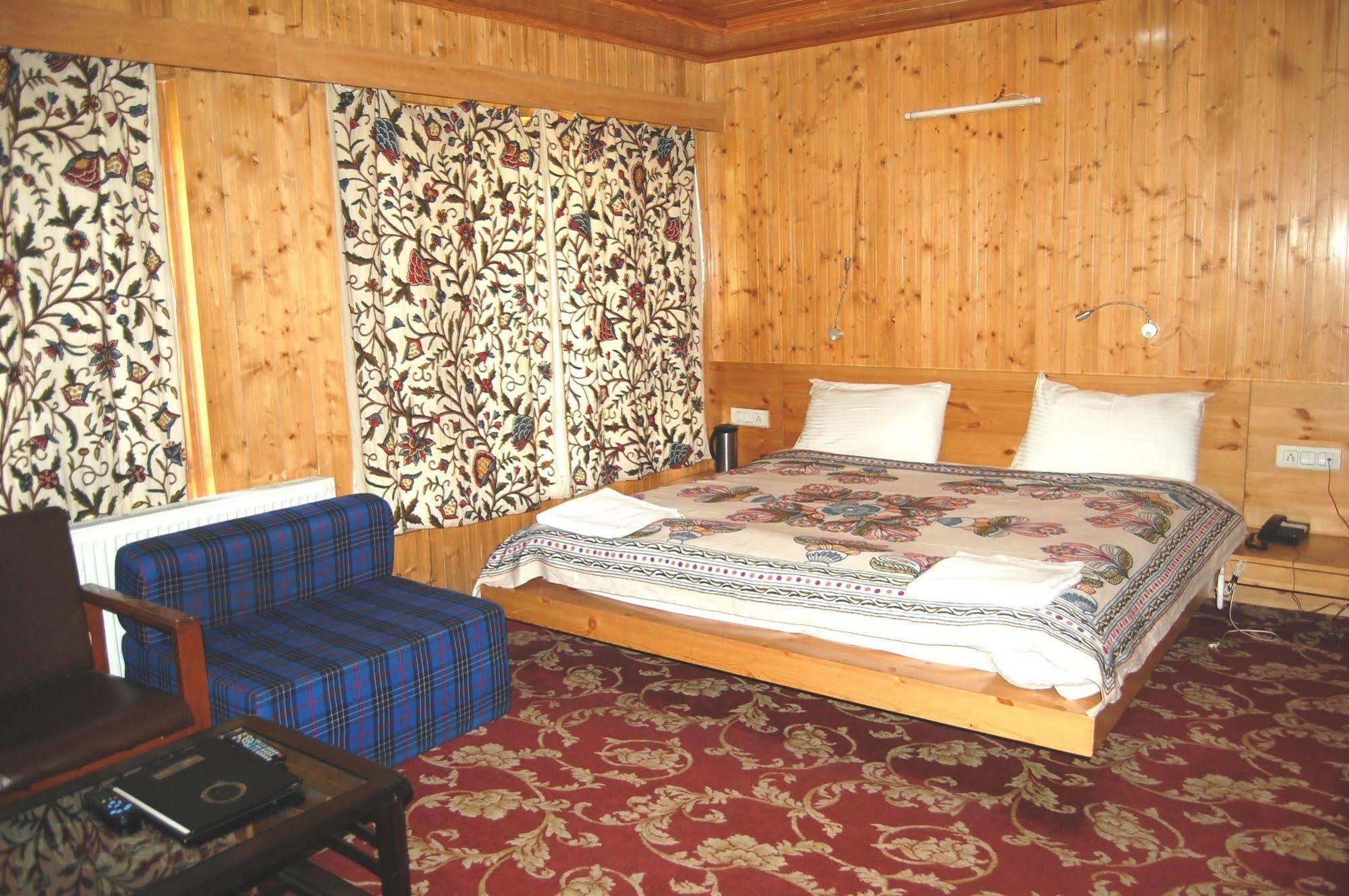 Hotel Paradise Inn Pahalgam Exterior photo
