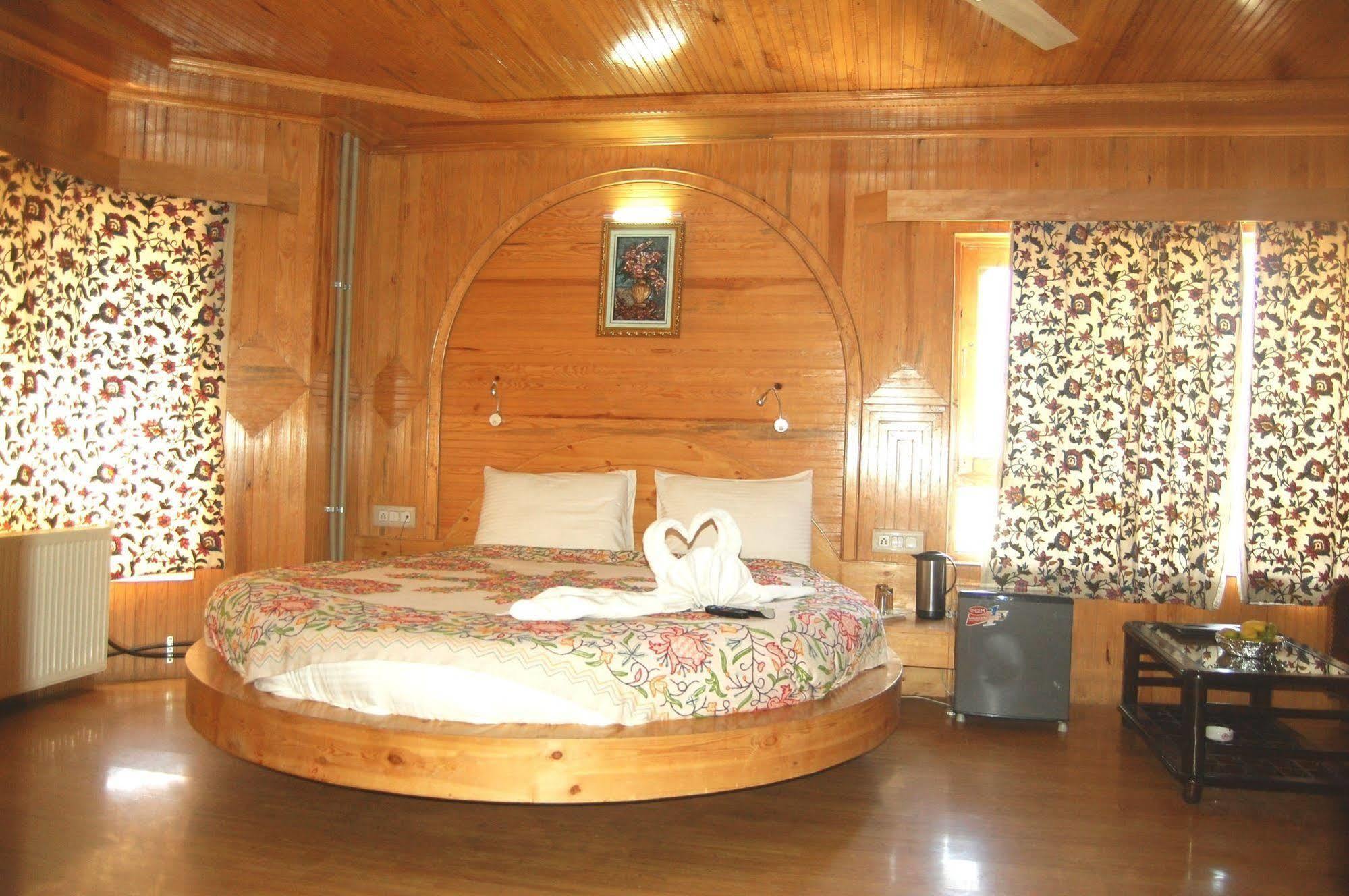 Hotel Paradise Inn Pahalgam Exterior photo