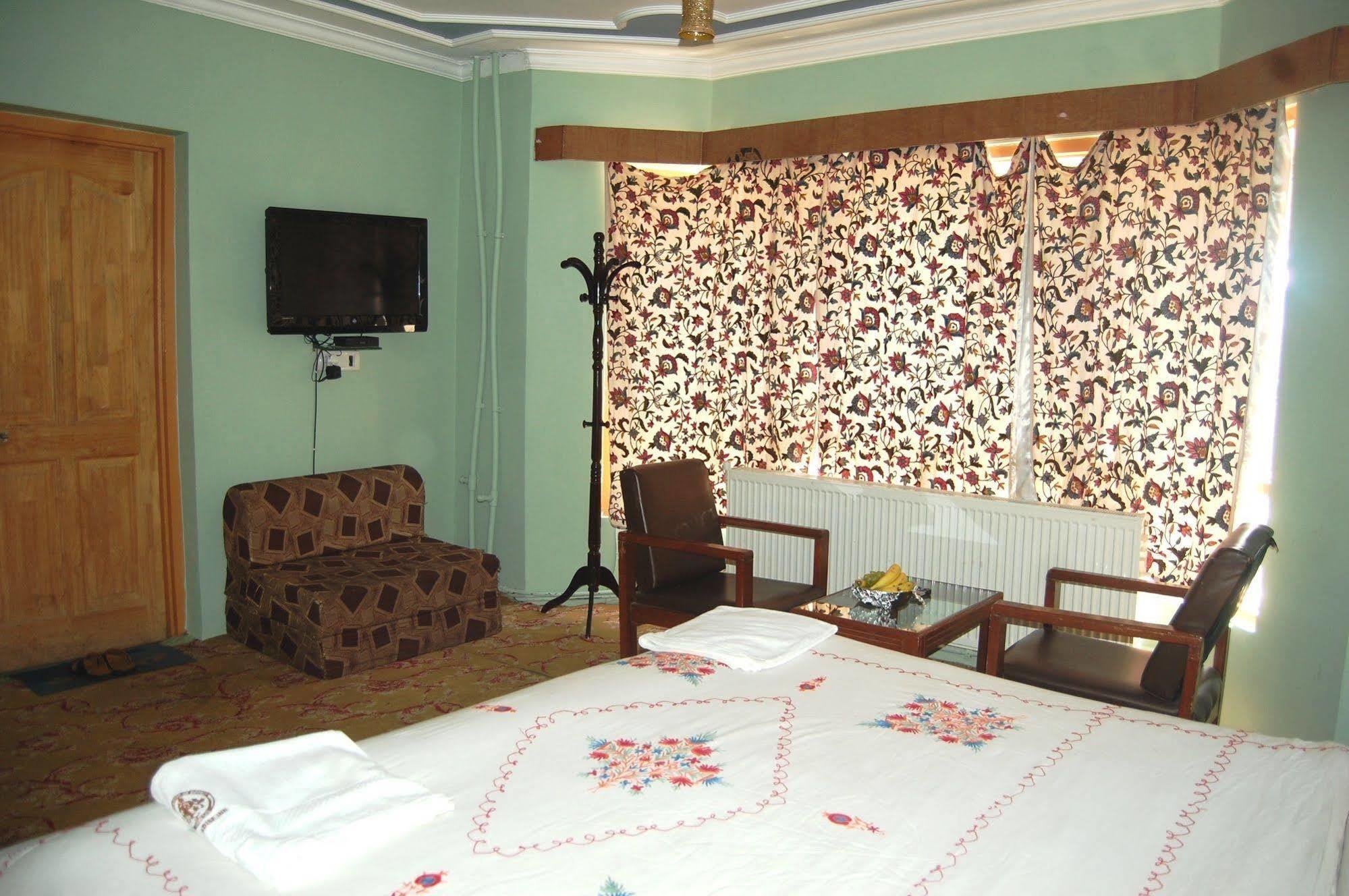 Hotel Paradise Inn Pahalgam Exterior photo