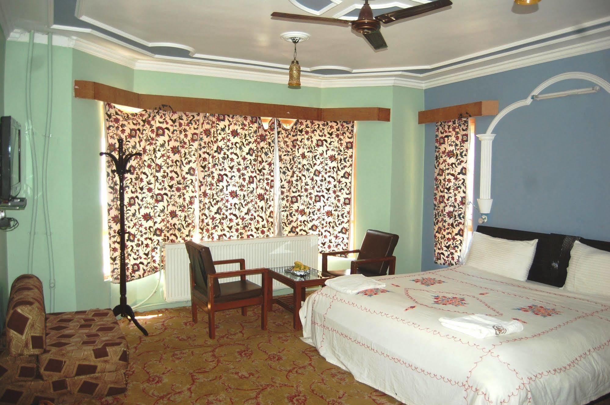 Hotel Paradise Inn Pahalgam Exterior photo