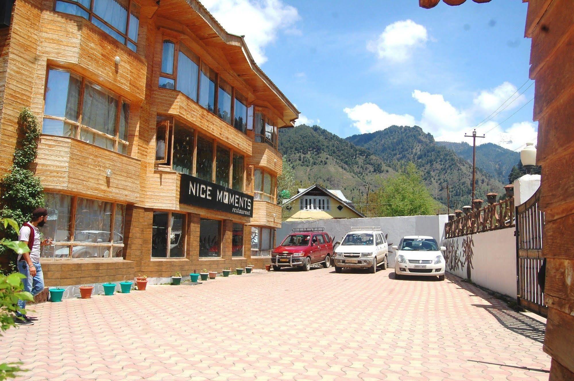 Hotel Paradise Inn Pahalgam Exterior photo