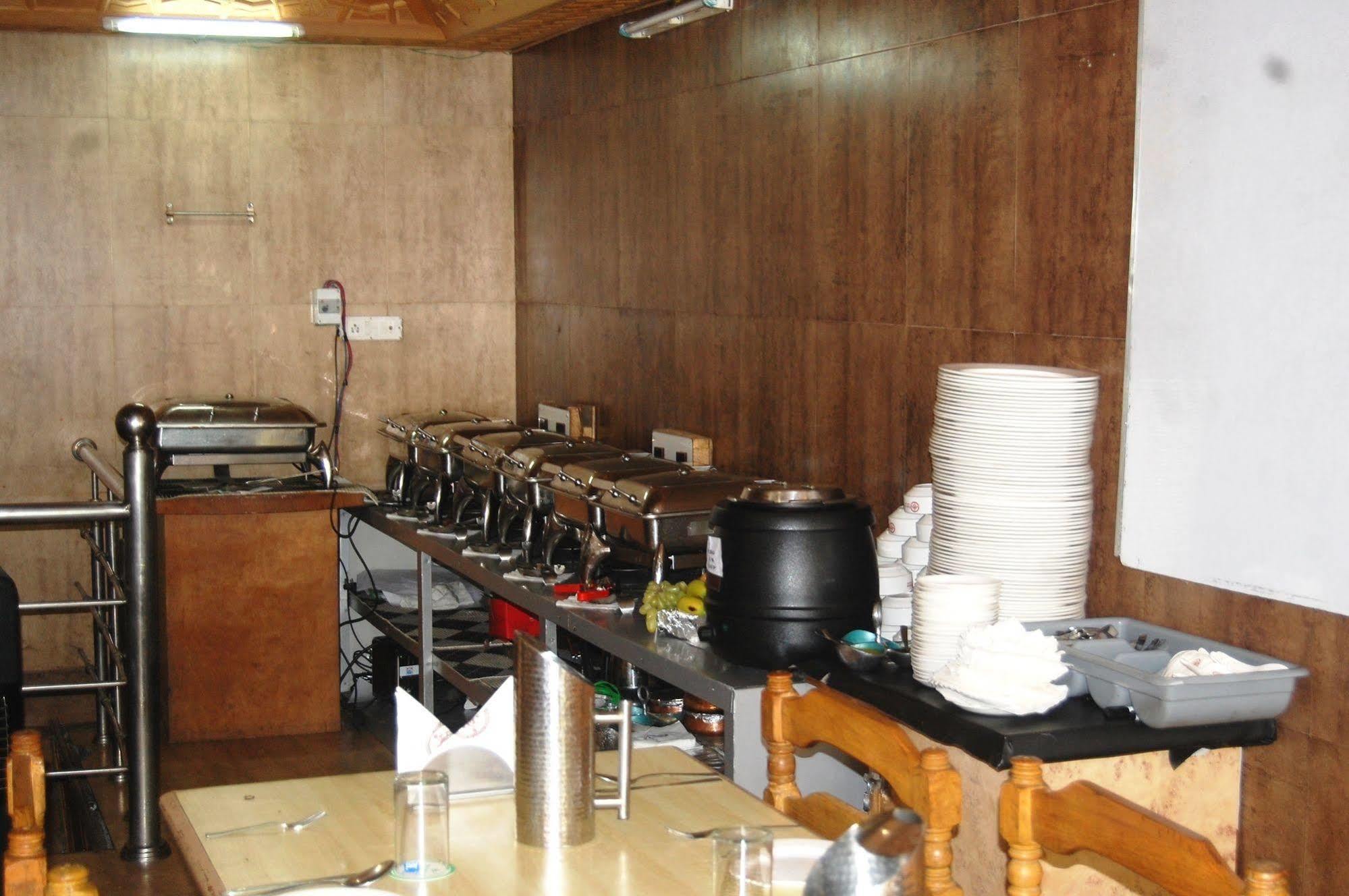 Hotel Paradise Inn Pahalgam Exterior photo